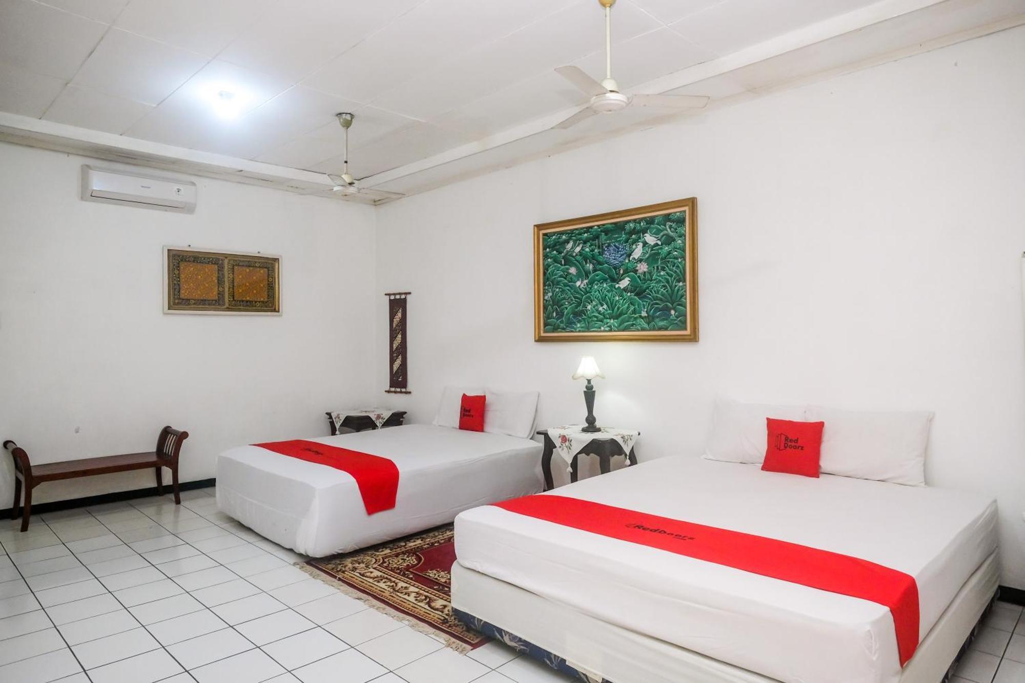 Reddoorz Syariah At Griya Raharja Klaten Exterior photo