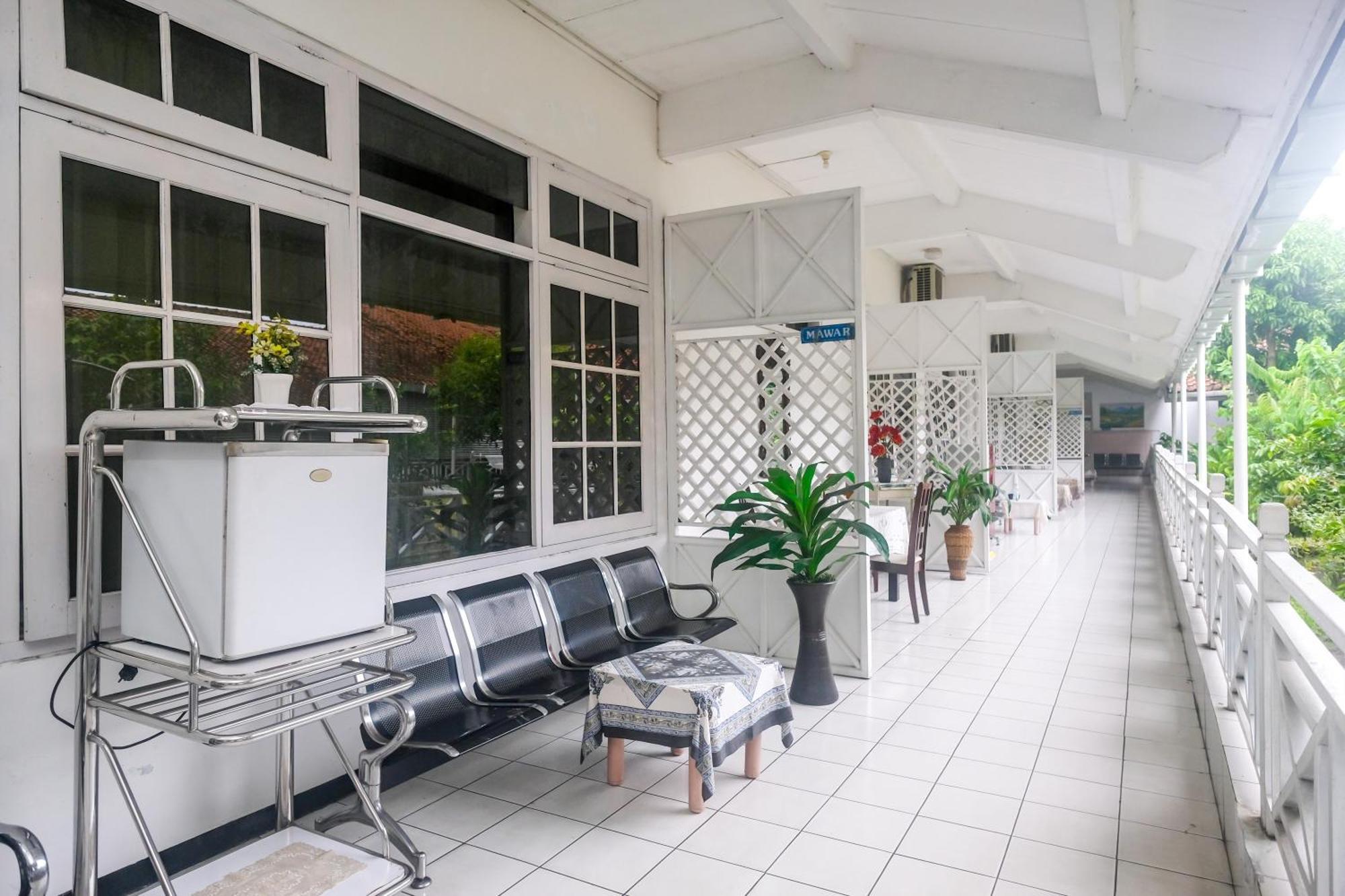 Reddoorz Syariah At Griya Raharja Klaten Exterior photo